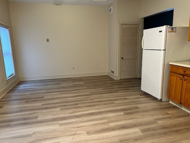 Building Photo - 362 W Main St