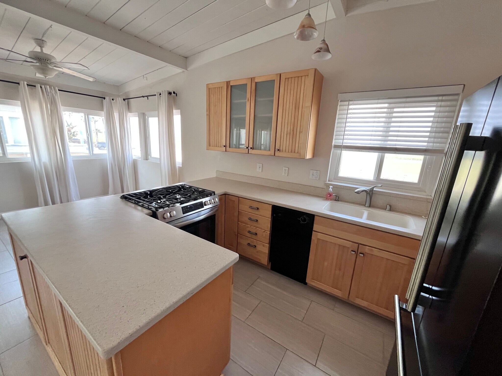 Building Photo - 1680 Seacoast Dr