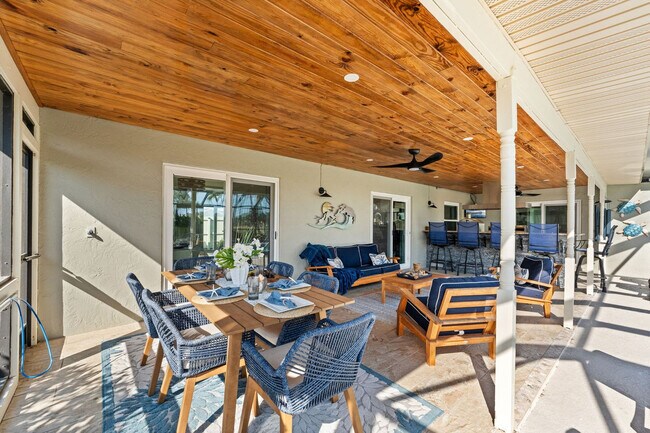 Building Photo - 12 Fairway Dr