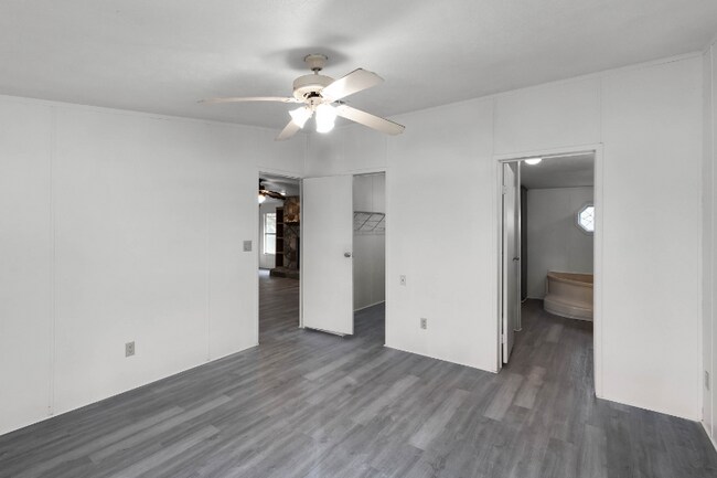 Building Photo - 571 Lindsey Dr