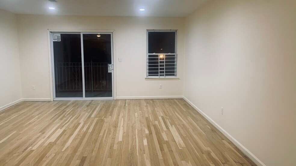 Building Photo - 68 Pamrapo Ave