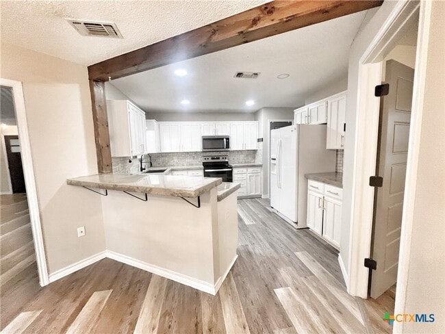 Building Photo - 1014 Camellia Ln