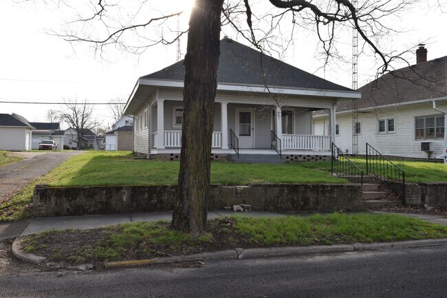 Building Photo - Two Bedroom House in Knightstown