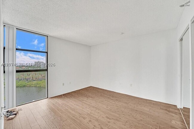 Building Photo - 20505 E Country Club Dr
