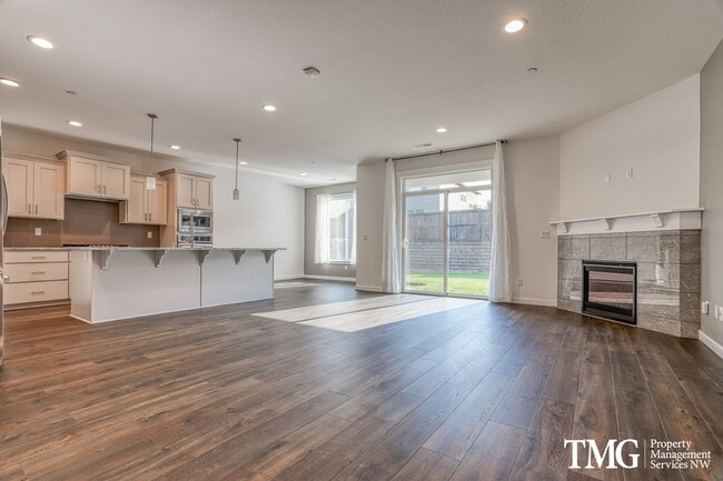 Building Photo - Single level 4 Bedroom 2 Bathroom Home in ...