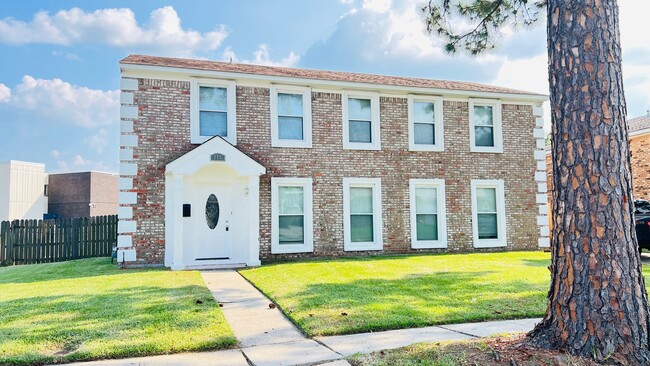 Building Photo - 888 Legion Dr