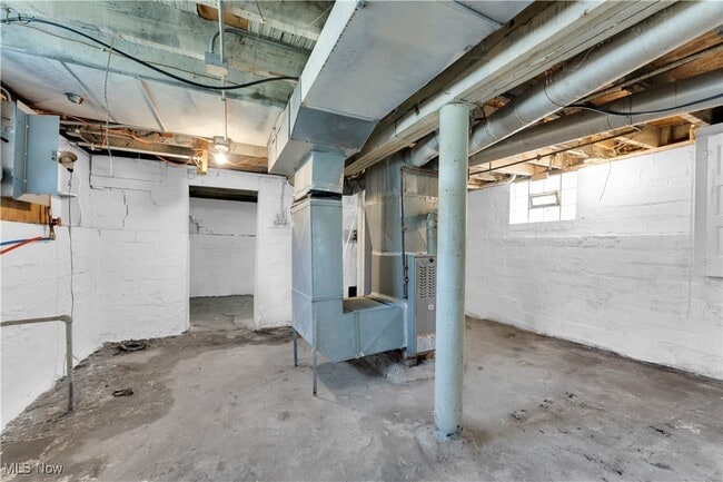 Building Photo - 17308 Grovewood Ave