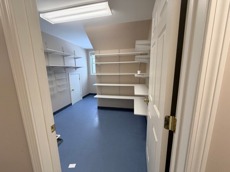 Building Photo - 116 E Main St