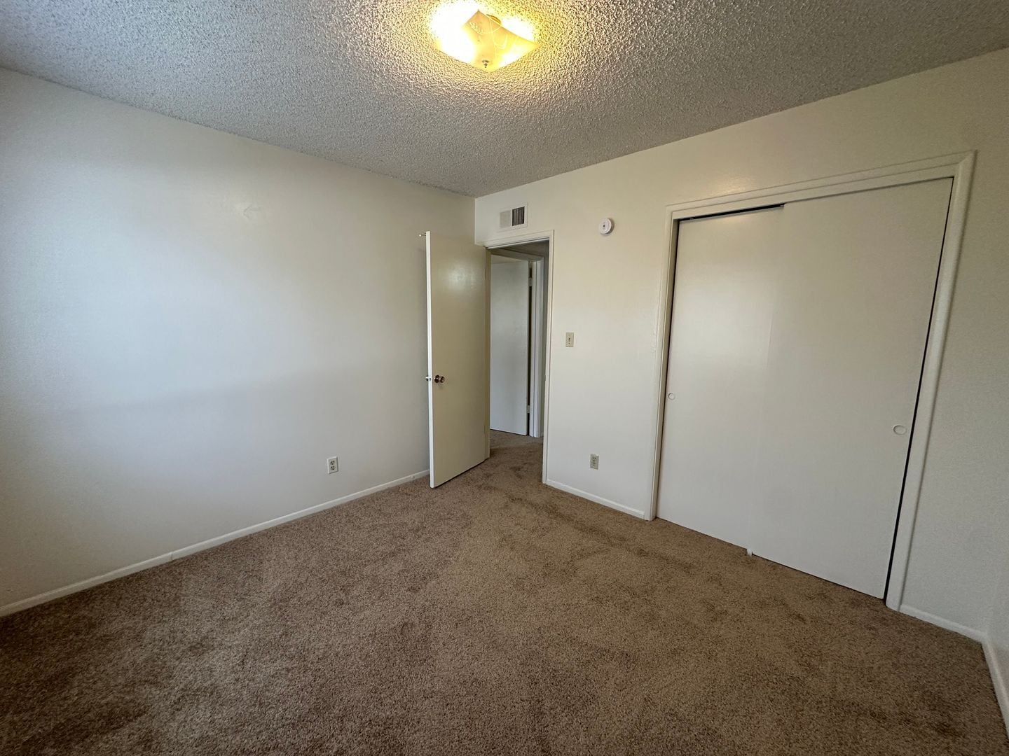 Building Photo - 810 S Kolb Rd