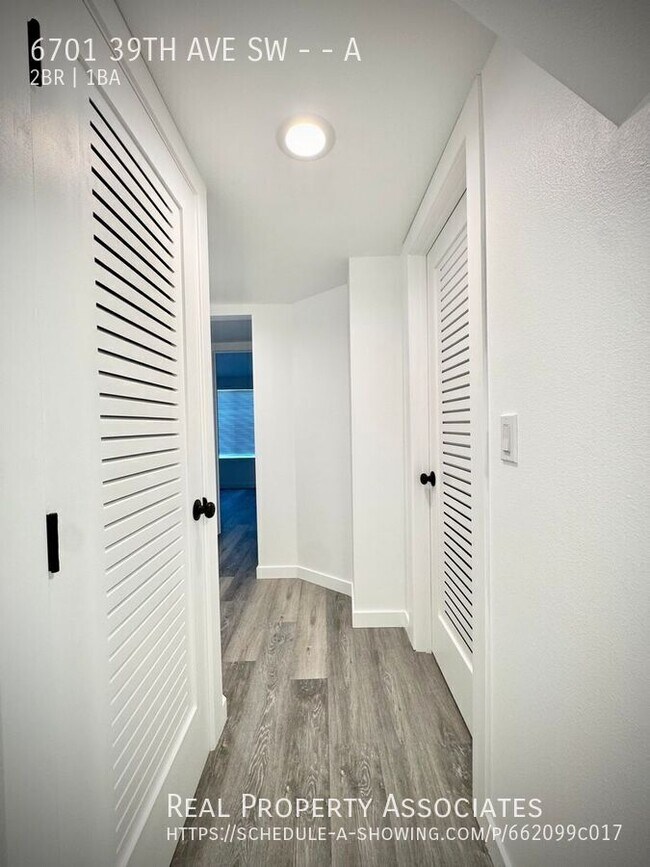 Building Photo - 6701 39th Ave SW