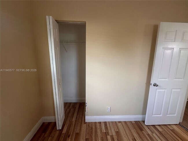 Building Photo - 1701 NW 14th Ct