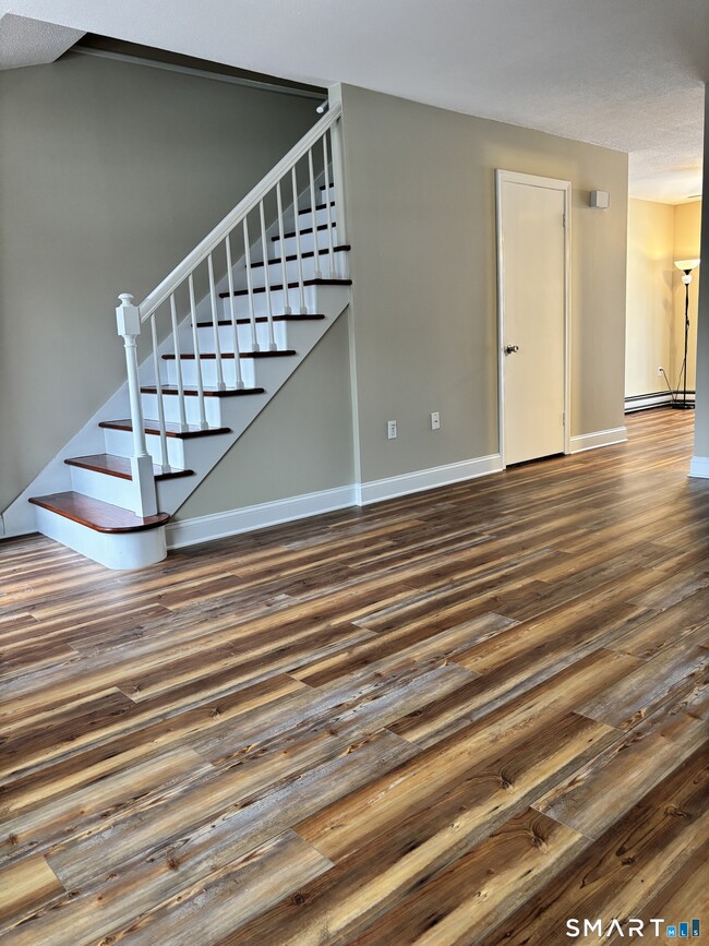 Building Photo - 100-112 N Turnpike Rd