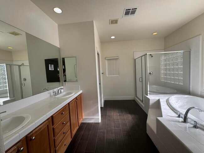 Building Photo - 74081 W Petunia Pl