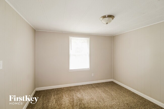 Building Photo - 1052 Adrian Cir SW