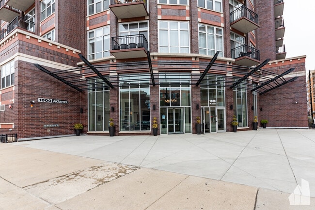 Building Photo - 1000 W Adams St