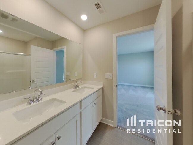 Building Photo - 2224 S Carlota Dr