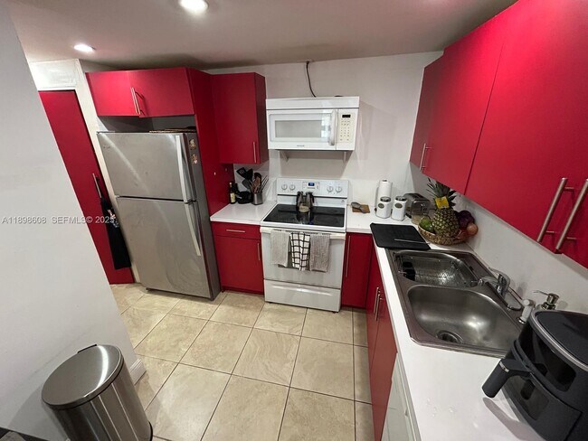 Building Photo - 7545 E Treasure Dr