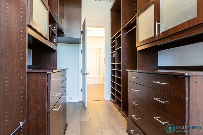 Building Photo - Sherwood Forest: Single Family Home w/ 2 C...