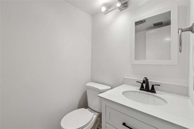 Building Photo - 98 La Rue Pl NW