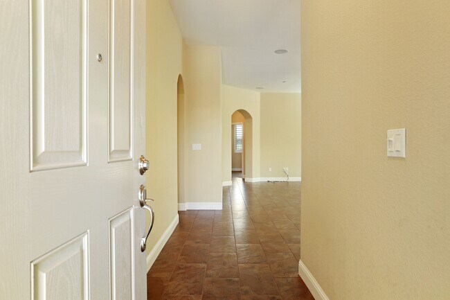 Building Photo - 1609 Maehl Dr