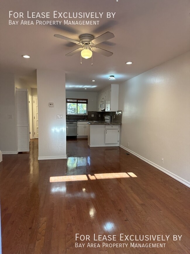 Building Photo - 409 Oak Ave