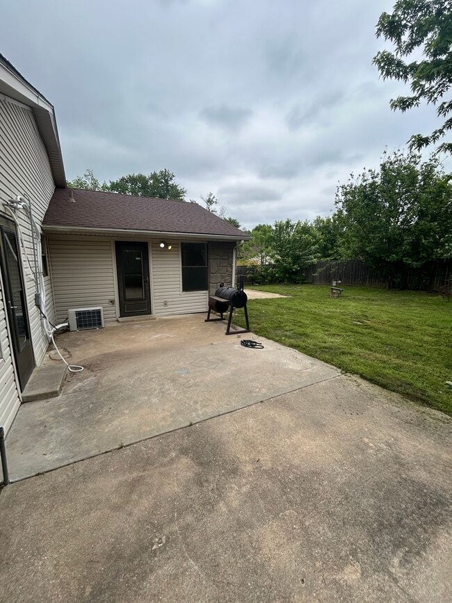 Building Photo - South Tulsa gem!