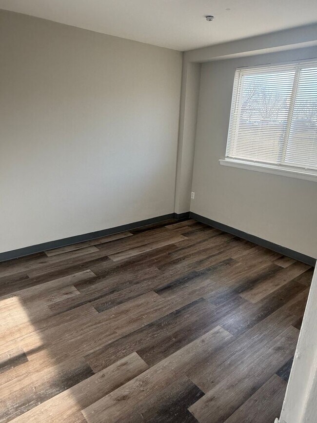 Building Photo - Mayflower Apartments