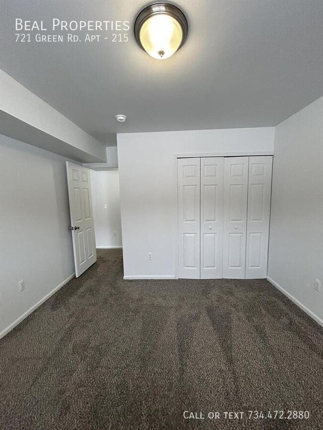 Building Photo - 721 Green Rd