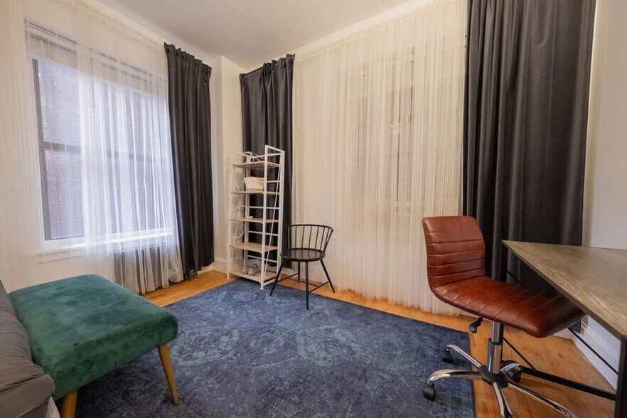 Building Photo - 230 W 113th St