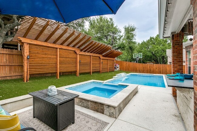 Building Photo - GORGEOUS HOME IN BELTERRA WITH SPARKLING POOL & SERVICE INCLUDED