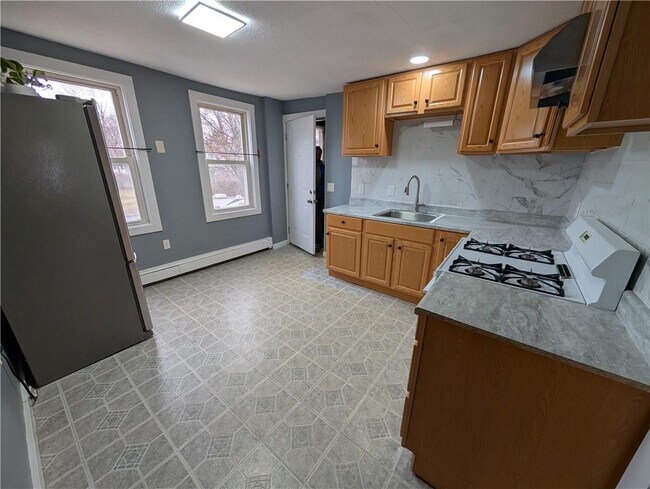 Building Photo - 57 Pleasant St