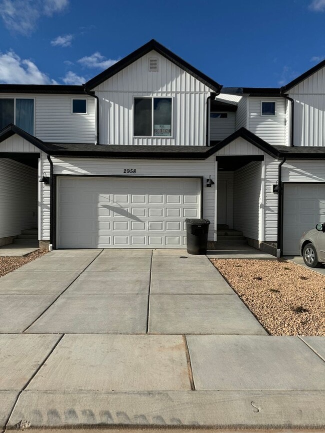 Primary Photo - 2958 W Graham Lp