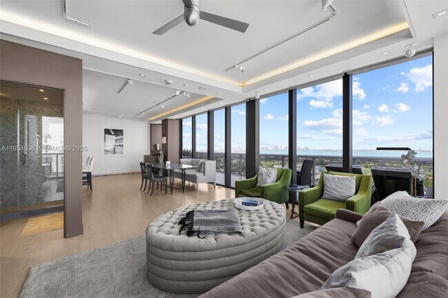 Building Photo - 5875 Collins Ave