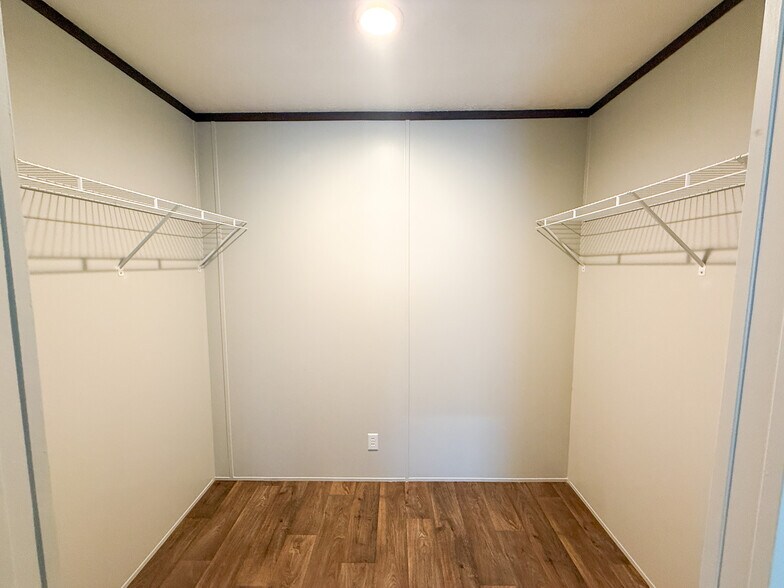 Building Photo - 111 Palomino Dr