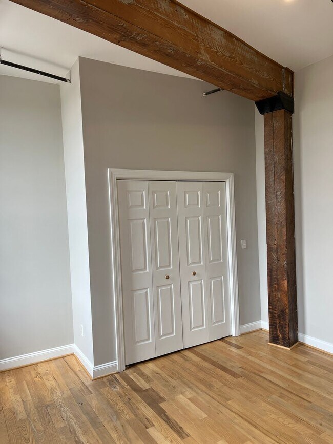 Building Photo - 265 N Queen St