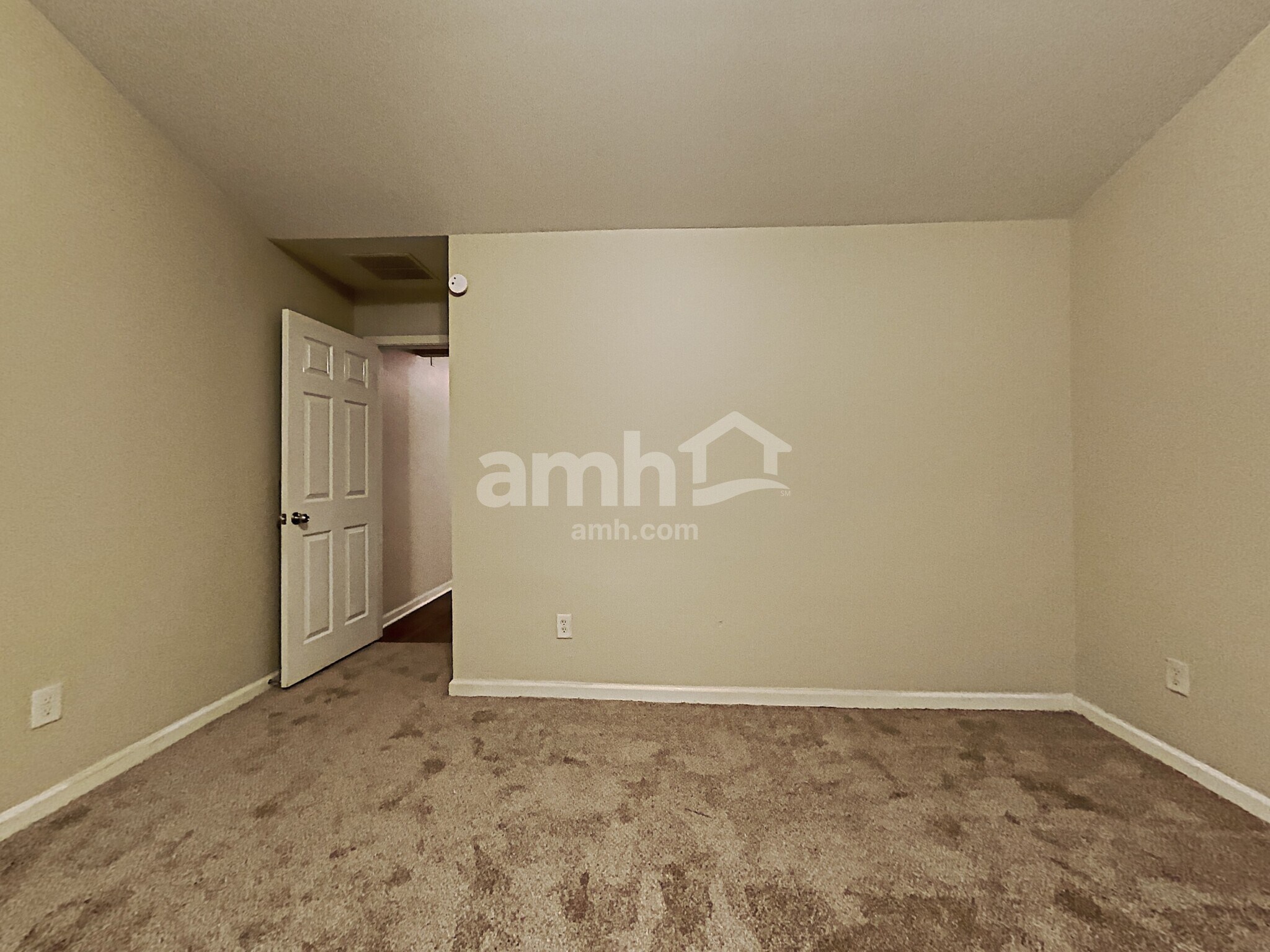 Building Photo - 2617 Woodford Ln