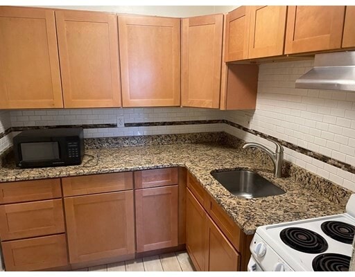 Building Photo - 358 Main St