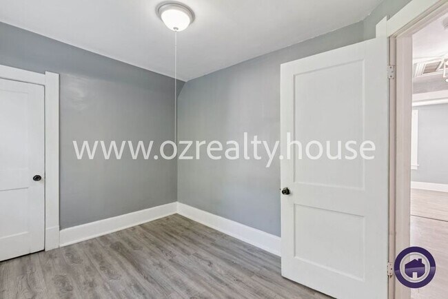 Building Photo - 1624 Macomber St