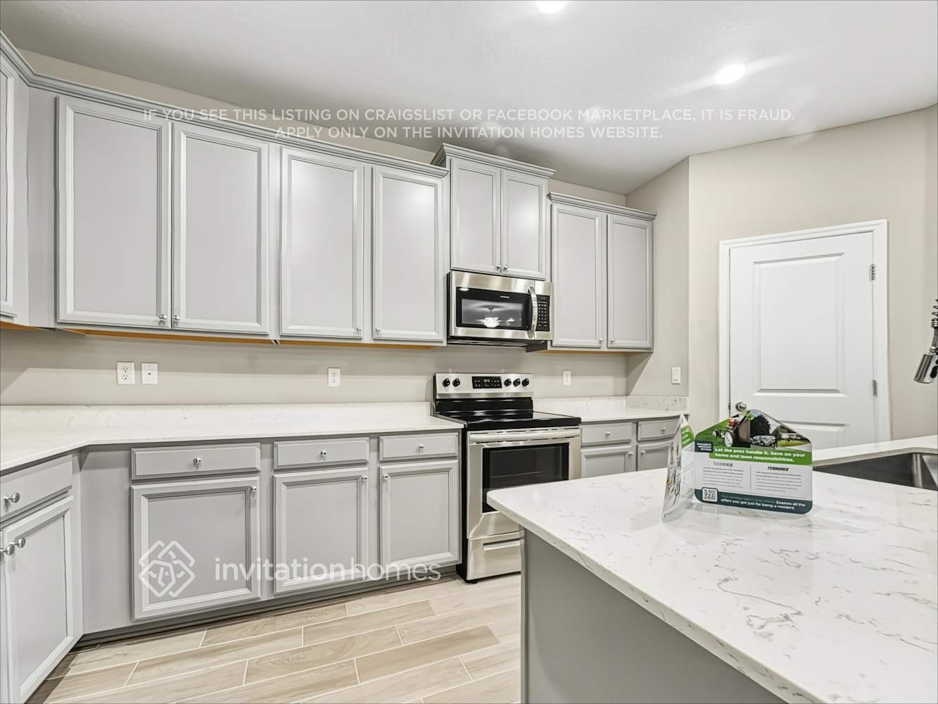 Building Photo - 9835 Lemon Grass Ln