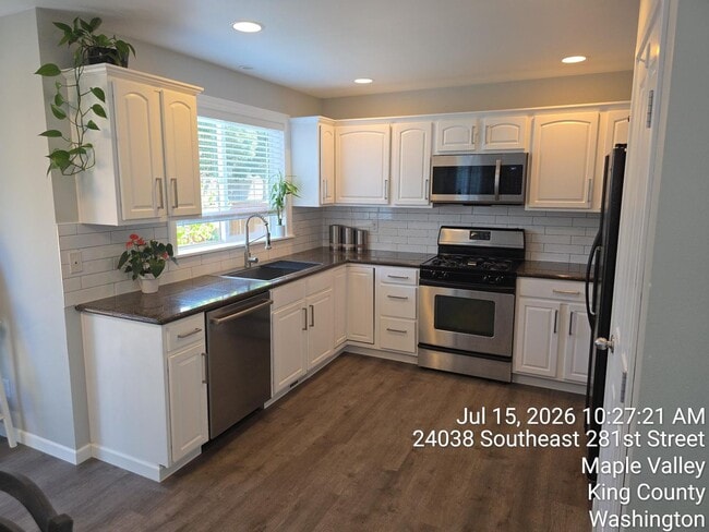 Building Photo - 4-Bedroom Corner-Lot Home | Central A/C | Carpet-Free Living | Walk to Schools, Parks and Cedar R...