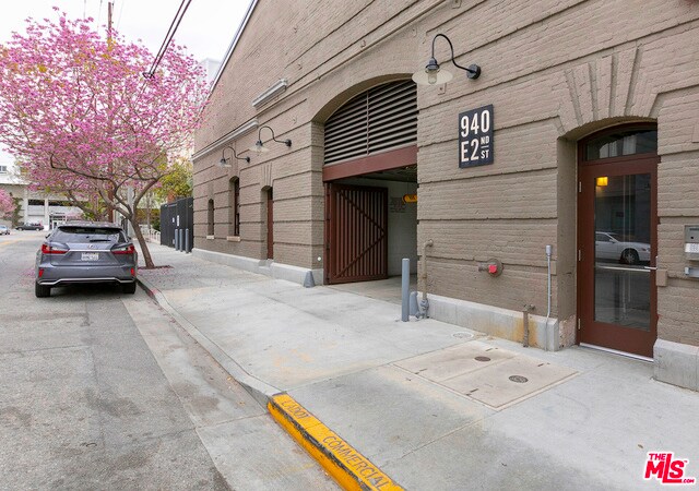Building Photo - 940 E 2nd St