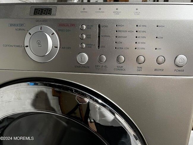 Building Photo - 499 W Park Ave