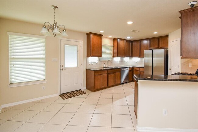 Building Photo - 231 S Lantana Cir