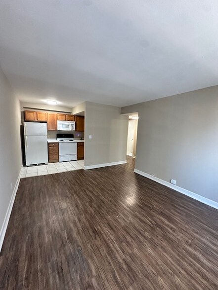 Primary Photo - 1646 N Prospect Ave