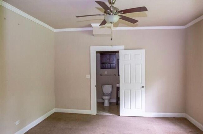 Building Photo - Spacious and Cute!!