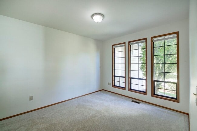Building Photo - 4Bd/2.5Ba Sammamish Home