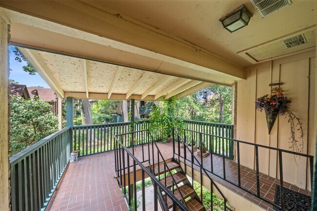 Building Photo - 8245 Kingsbrook Rd
