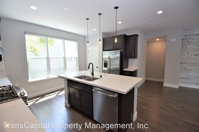 Building Photo - 3 br, 3.5 bath House - 401 10th Street