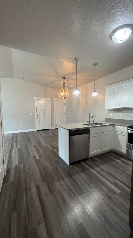 Building Photo - 14654 Bloom Dr