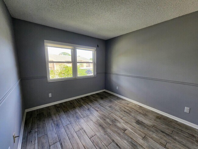 Building Photo - 3171 SE Aster Ln